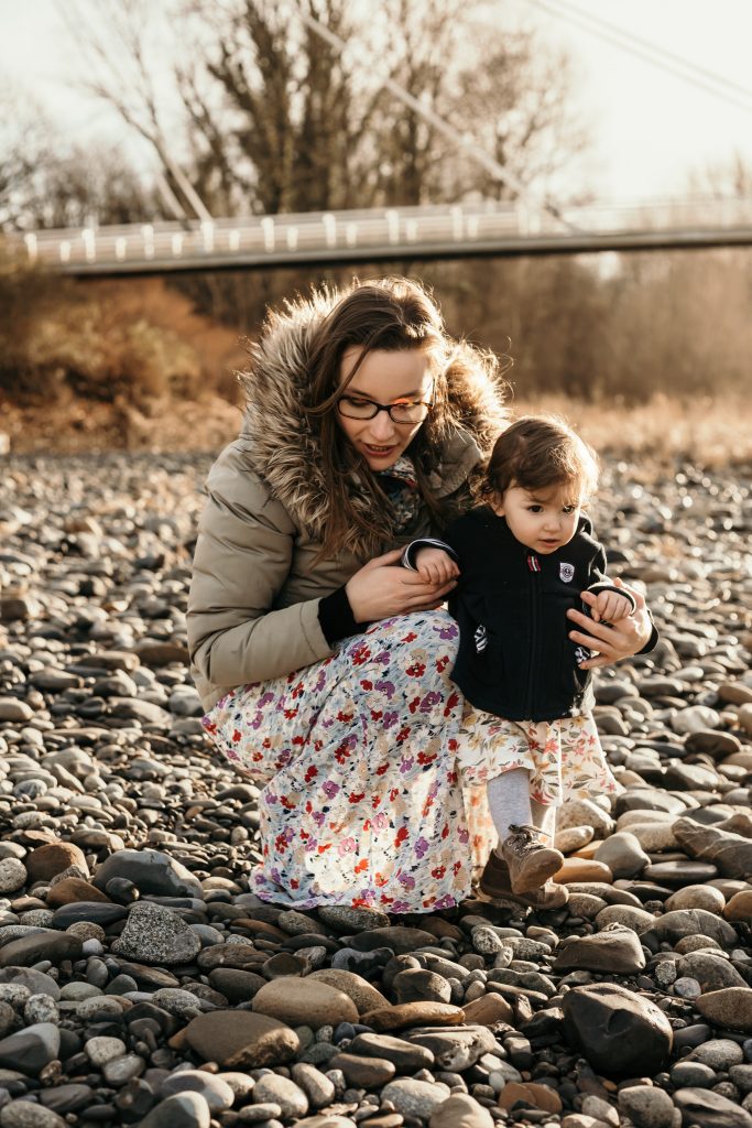 Seance photo famille au bord du gave à Laroin - Photographe famille à Pau artix lescar