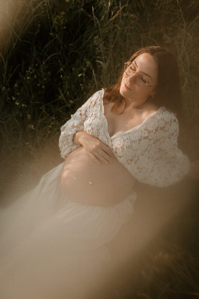 Portrait d'une future maman par Marine Delforge, photographe grossesse à Pau