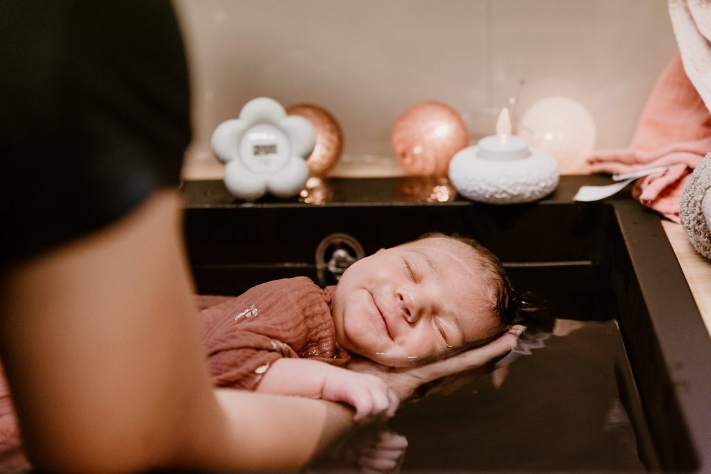 Bain nouveau-né à Pau avec séance photo Thalasso Bain Bébé