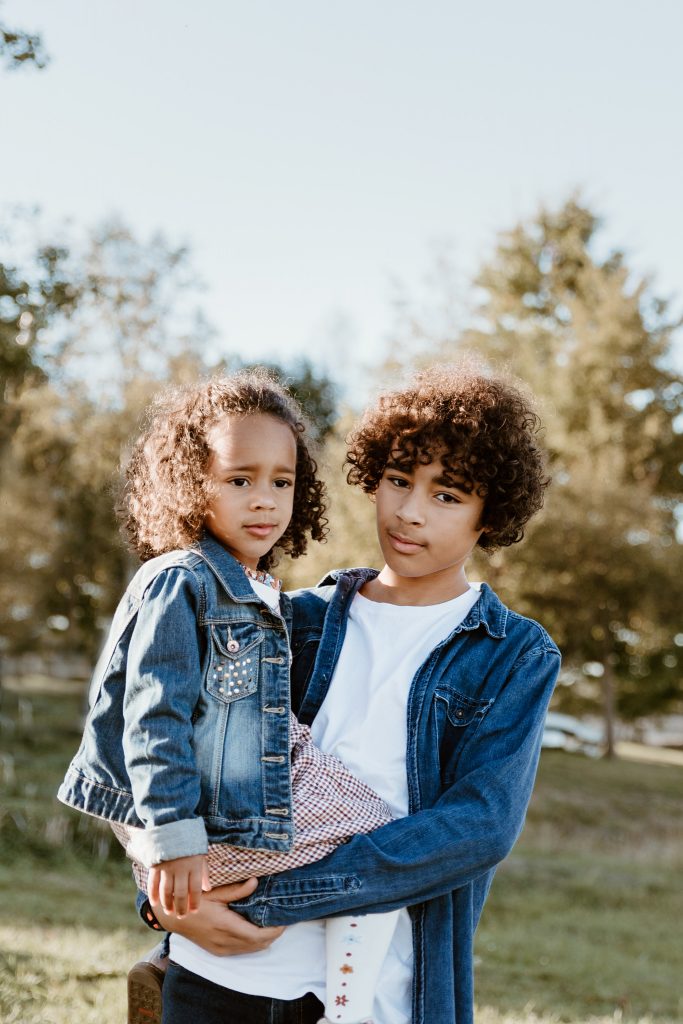 Séance photo famille automnale au lac de Gabas