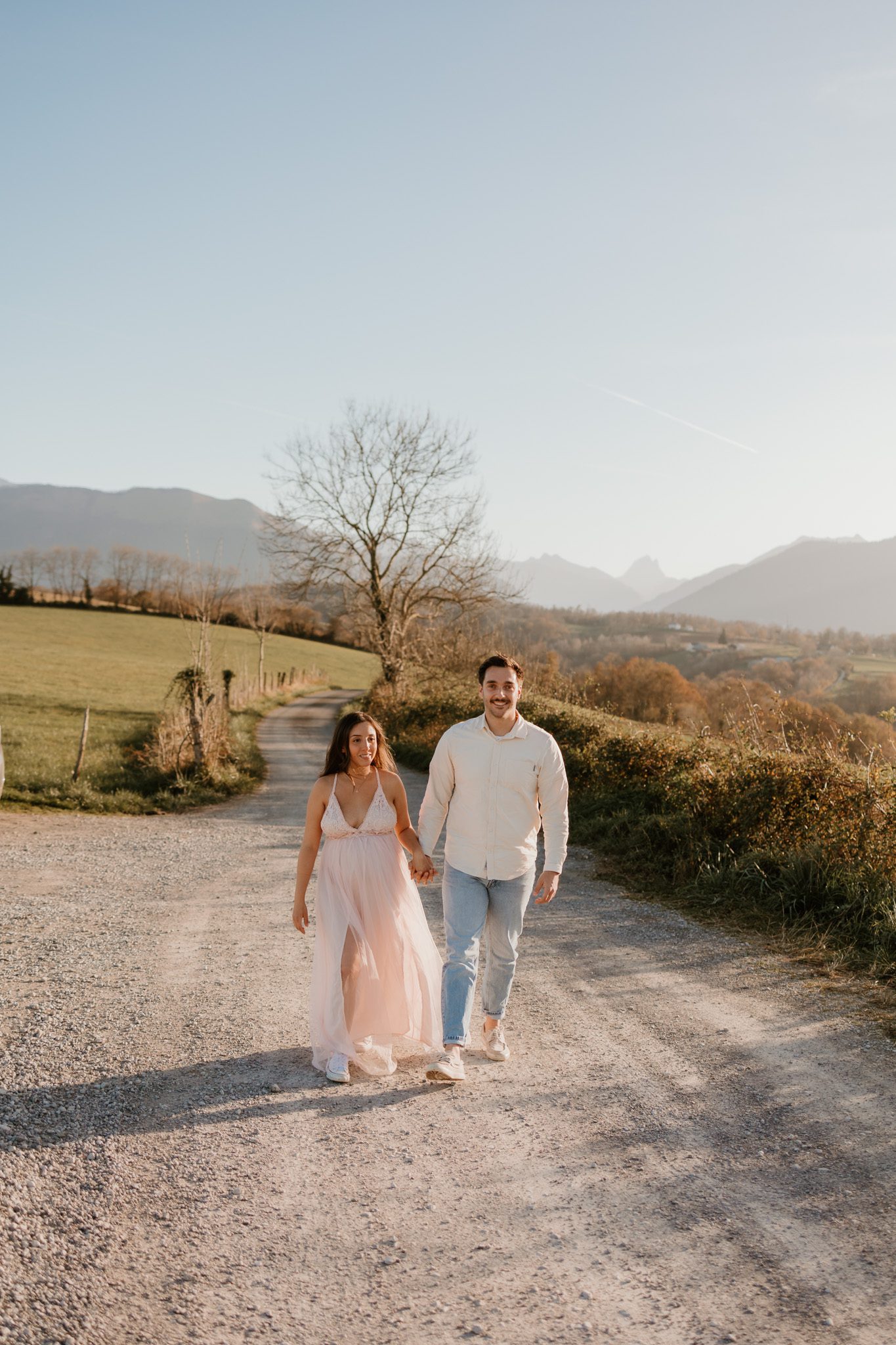 séance photo grossesse au pied des pyrénnées par Marine Delforge photographe à Pau